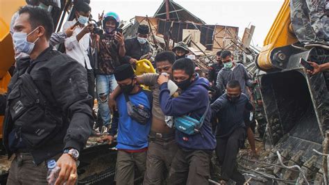 Un Terremoto En Indonesia Deja Al Menos 42 Muertos Y Cientos De Heridos