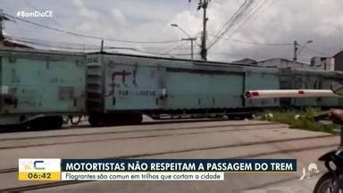 Bom Dia Cear Motorista Tenta Atravessar Passagem De N Vel E