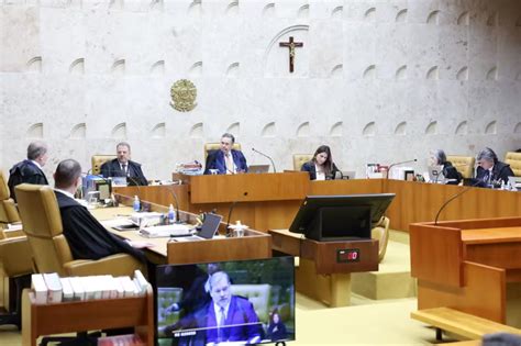 Maioria do STF vota por manter símbolos religiosos em órgãos públicos