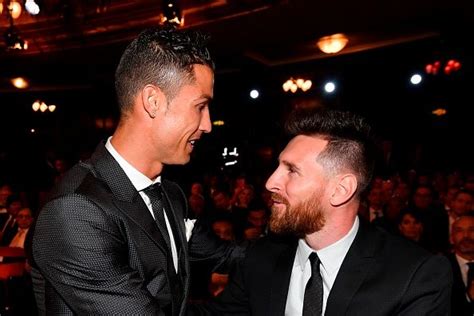 Subastan Beso Entre Lionel Messi Y Cristiano Ronaldo El Diario Ny