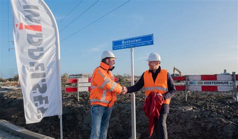 Wethouder Onthult Straatnaambordje Redbadwei Rondom Vandaag Lokaal