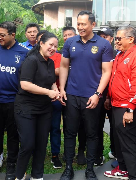 Gaya Ahy Dan Puan Maharani Bertemu Di Gbk Foto Liputan