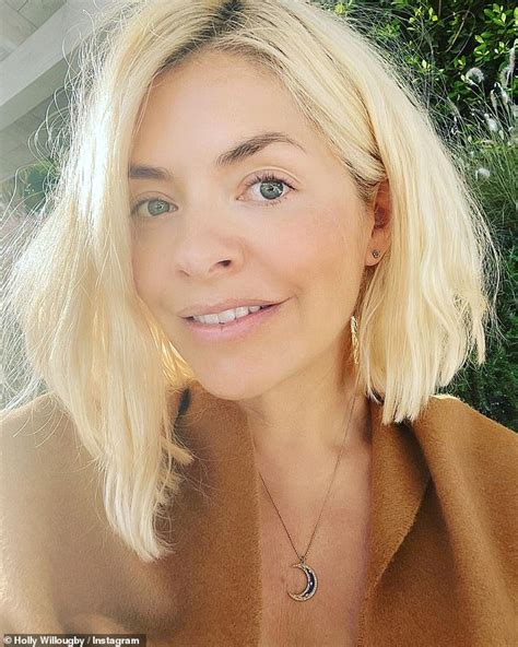 Holly Willoughby Shows Off Her Natural Beauty In Instagram Post Daily