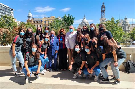 L Ajuntament de València rep a lequip femení del Levante UD BM Marni