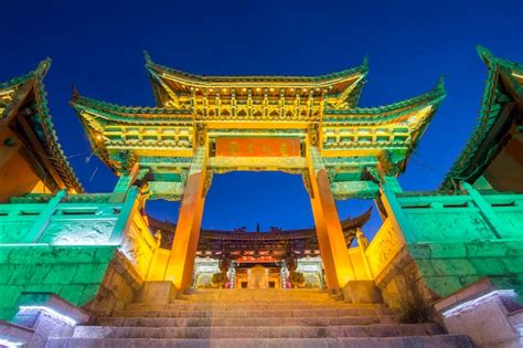 Premium Photo Hundred Chicken Temple In Old Town Of Shangrila Yunnan