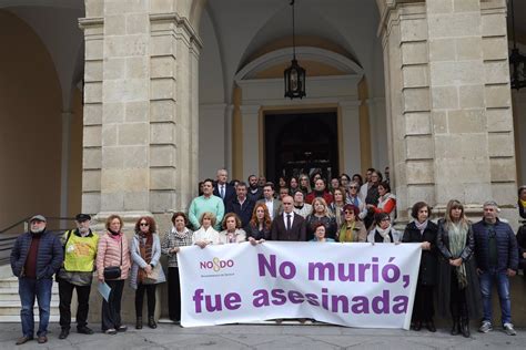 Acto Ante El Ayuntamiento En Repulsa Al Crimen De El Puerto Con