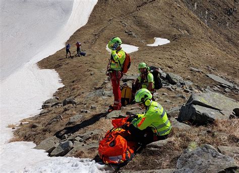 Sulla Cresta Del Cusna Salvata Da Elicottero 24Emilia