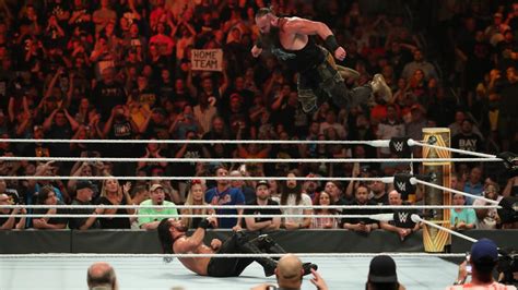 Seth Rollins Vs Braun Strowman — Universal Championship Match Photos