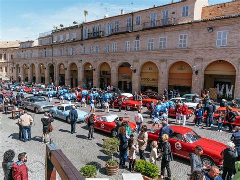 Rombano I Motori Delle Auto Storiche Raduno E Partenza Da Piazza Del Popolo