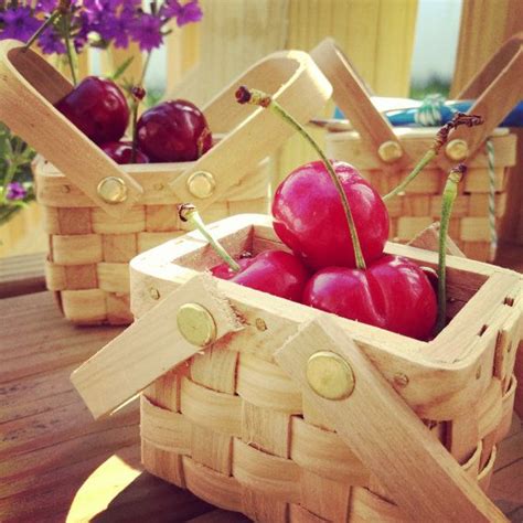 6 Miniature Wooden Picnic Baskets With Lid For Diy Wedding And Party