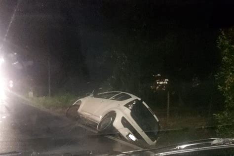 Licola Incidente In Via Delle Colmate Per Lassenza Dei Guard Rail