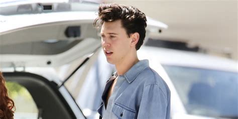 Austin Butler Steps Out While Filming Elvis Presley Biopic in Australia ...