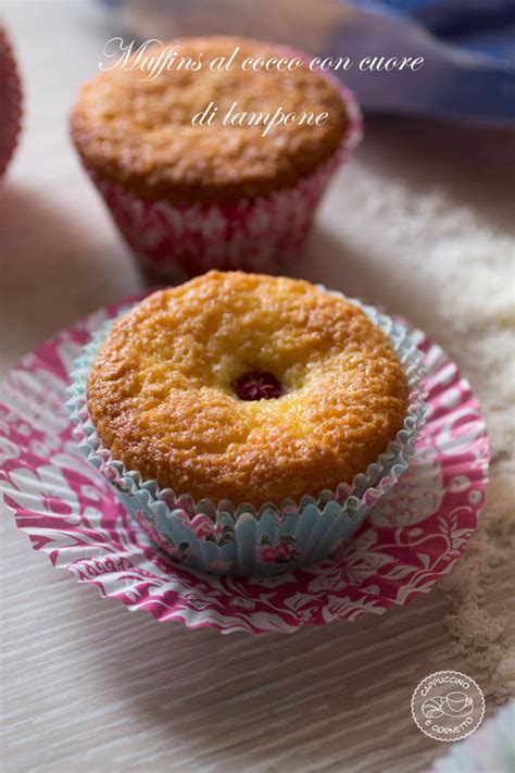 Muffin Al Cocco Con Cuore Di Lampone Cappuccino E Cornetto