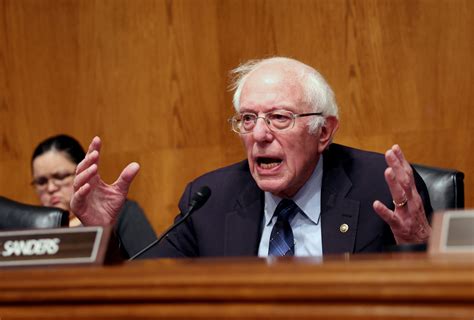 Sanders critica con forza il piano di Biden di inviare ancora più armi