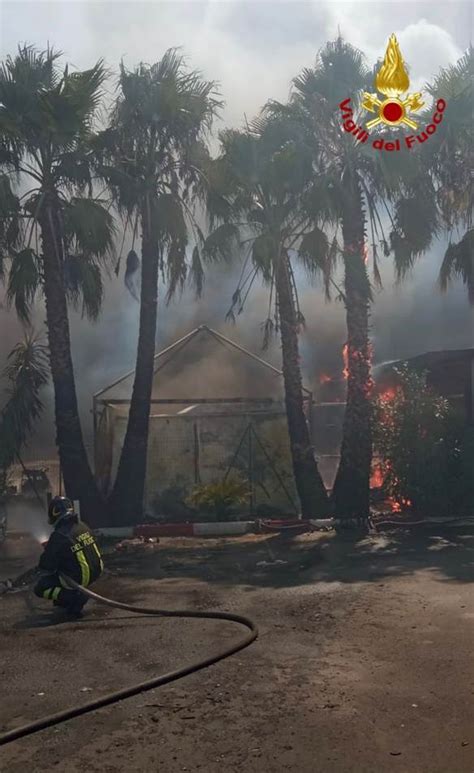 Vasto Incendio Di Vegetazione E Sterpaglie Che Ha Coinvolto Anche Un