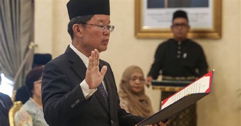 Chow Kon Yeow Angkat Sumpah Ketua Menteri Pulau Pinang Berita Harian