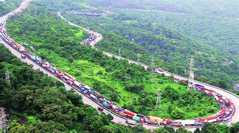 Expressway In Slow Motion Mumbai Pune Traffic Comes To A Crawl Pune