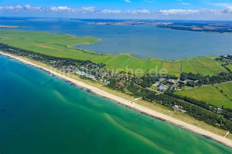 Dierhagen aus der Vogelperspektive Küsten Landschaft am Sandstrand