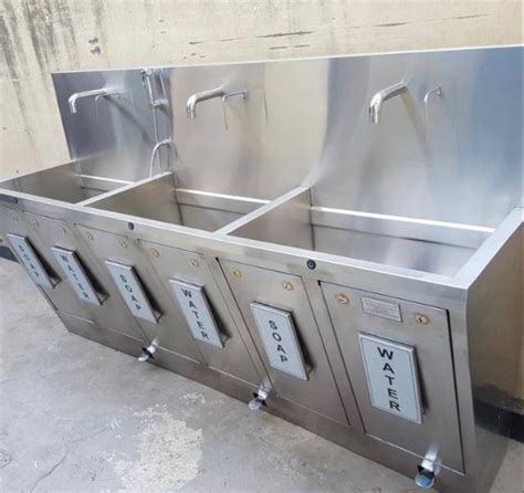 Mediline Stainless Steel Hospital Surgical 3 Way Scrub Sink Manual