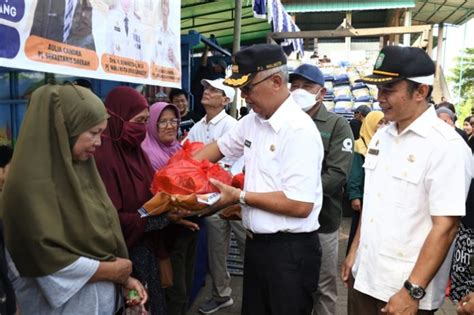 Sebar 3 360 Paket Di Operasi Pasar Tahap III Di Singkawang