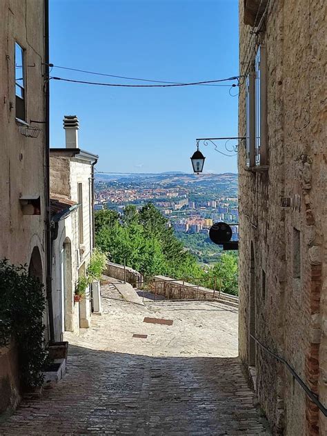 Ferrazzano Scorcio Panoramico Da Un Vicolo Del Borgo Stock Photo