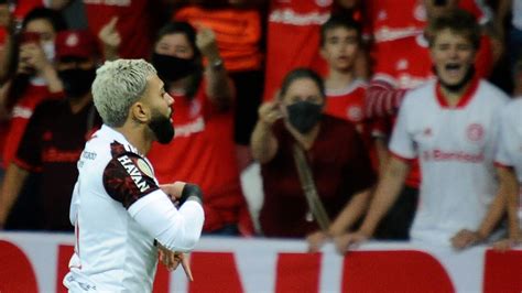 Torcedores do Flamengo criticam 1º tempo de Gabigol mesmo gol