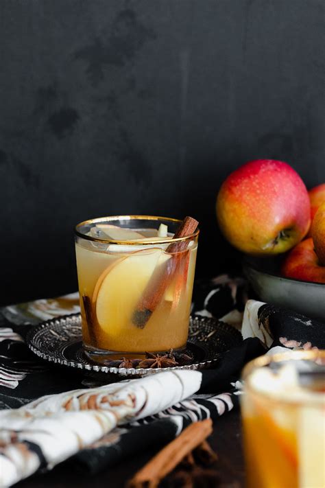 Spiced Rum Apple Cider Cocktail - The Healthful Ideas