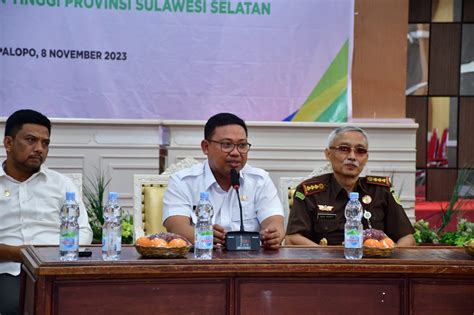 Penjabat Wali Kota Palopo Asrul Sani Membuka Rapat Monitoring Dan