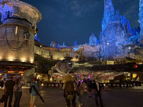 5 Reasons to Visit Star Wars: Galaxy’s Edge at Night | TouringPlans.com