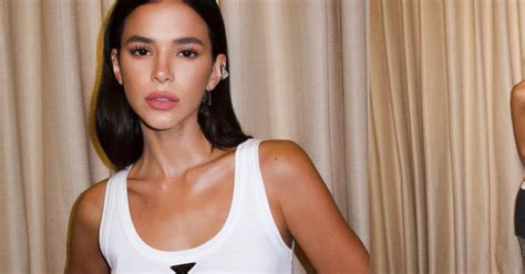 Esse Look De Bruna Marquezine Com Regata De R 59 Mil é Uma Aula De