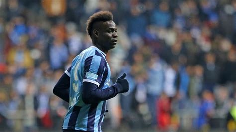 Adana Demirspor İtalyan forvet Mario Balotelli yi transfer etti