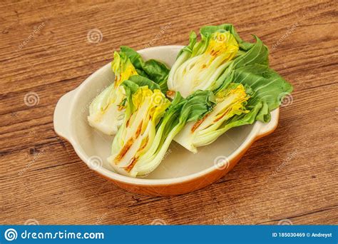 Ensalada De Bok Choy A La Parrilla Imagen De Archivo Imagen De