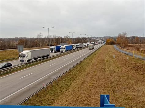 Wypadek na A4 Autostrada zablokowana na dziewiątym kilometrze w