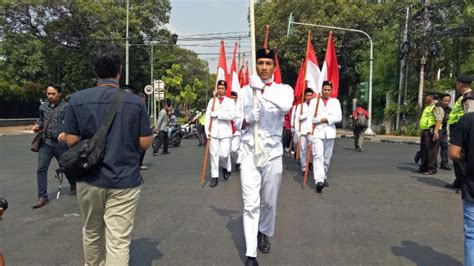 Diringi Arak Arakan Pdip Daftar Jadi Peserta Pemilu Ke Kpu Kumparan