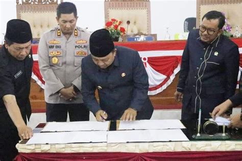 RAPAT PARIPURNA KESEPAKATAN BERSAMA TENTANG KUA DAN PPAS RAPBD