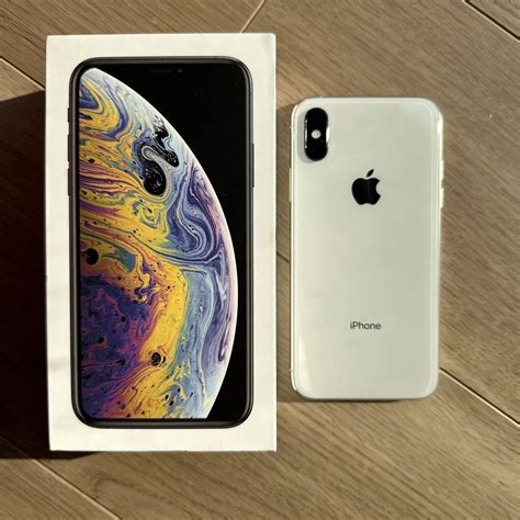 iPhone Xs Silver 64 GB SIMフリー