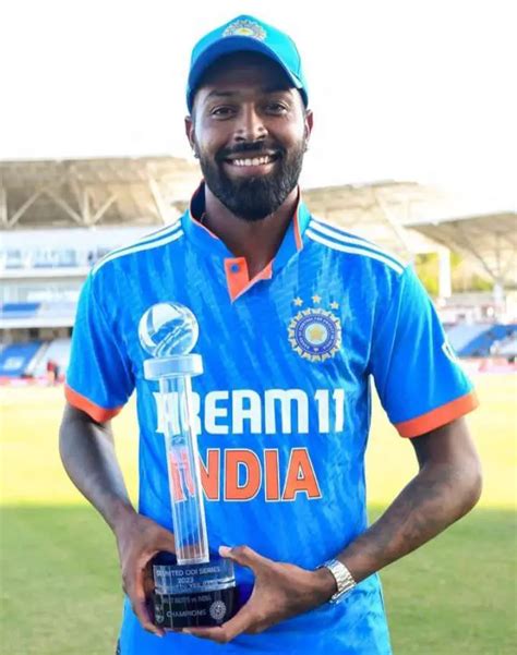 Hardik Pandya Age Height And Weight Biography Girlfriend Wife Net