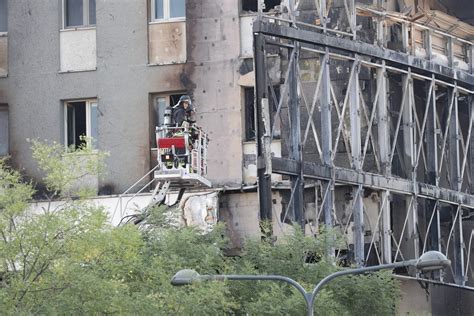 Grattacielo In Fiamme Le Foto Dell Incendio Domato Dai Vigili A Milano