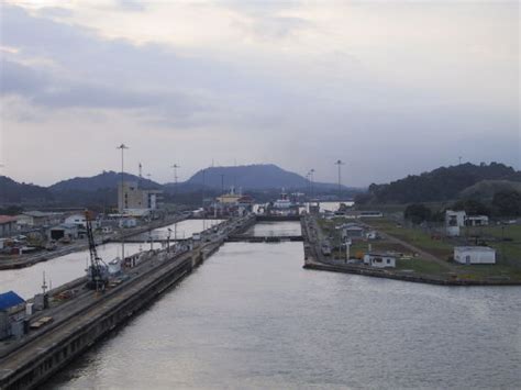 Panama Tourism and Travel: Panama Canal Locks Dimensions