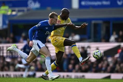 Evertons Jarrad Branthwaite Transfer Stance After Manchester United