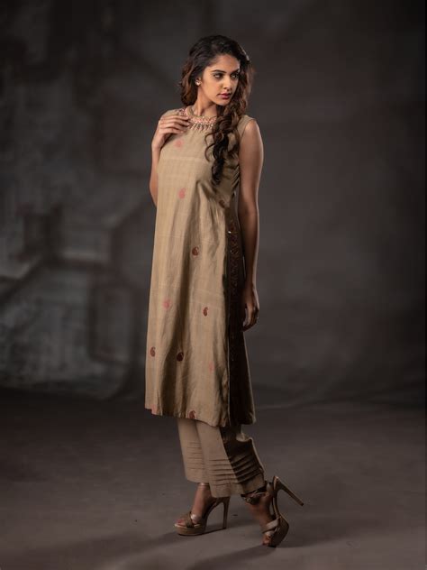 Natural Dyed Sleeveless Thread And Sequins Embroidery Kurti With Pants