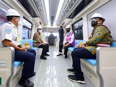 Jokowi Sebut LRT Jabodebek Mulai Beroperasi Tahun 2020 Tagar