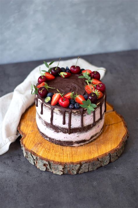 Sommerlicher Naked Cake Schoko Erdbeertorte Kleid Kuchen