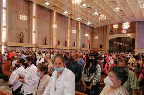 Celebran católicos la resurrección de Jesucristo