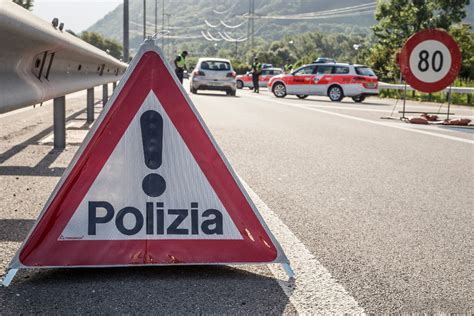 Incidente A Bioggio Una Macchina Ha Invaso La Corsia Opposta