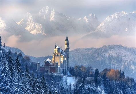 Solve Neuschwanstein Castle Jigsaw Puzzle Online With 70 Pieces