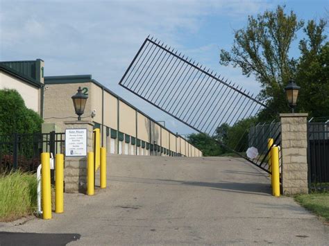 Vertical Pivot Gate Operators Manufacturer Autogate