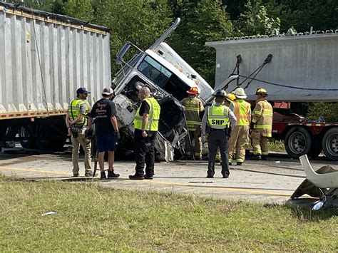 1 Dead In Crash Involving 2 Tractor Trailers On I 40 In Johnston County