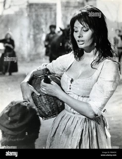 Man of la mancha 1972 sophia loren hi-res stock photography and images ...