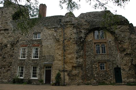 Bury st edmunds, Medieval, Architecture